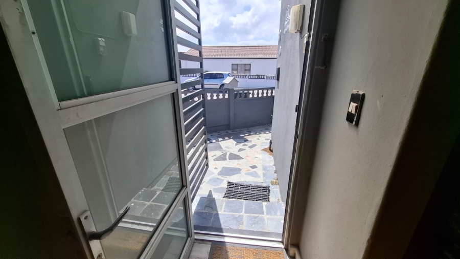 3 Bedroom Property for Sale in Strandfontein Village Western Cape